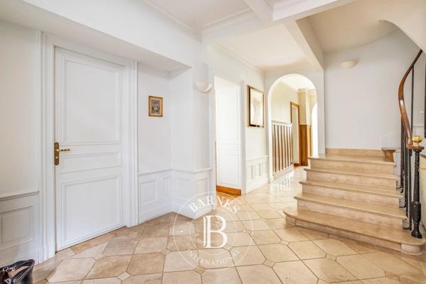 Saint-Germain-en-Laye, Maison 6 Chambres -  295 m² à vendre