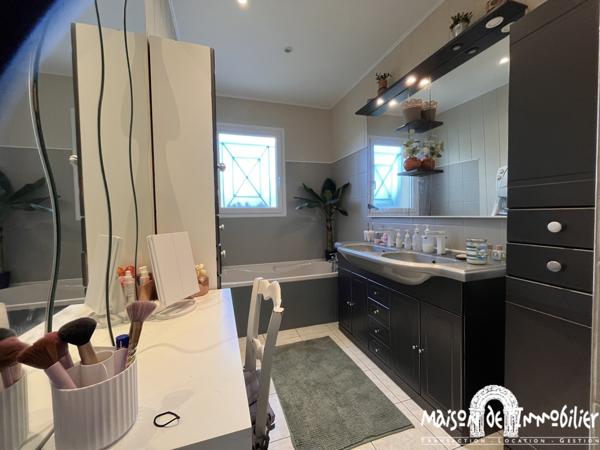 Vente Maison contemporaine de plain-pied - 6 pièces - 139m² - Piscine - COGNAC