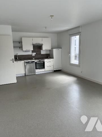 THOUARE-SUR-LOIRE. plein centre dans immeuble de 2014 - T3 avec balcon . Box et Parking. Libre