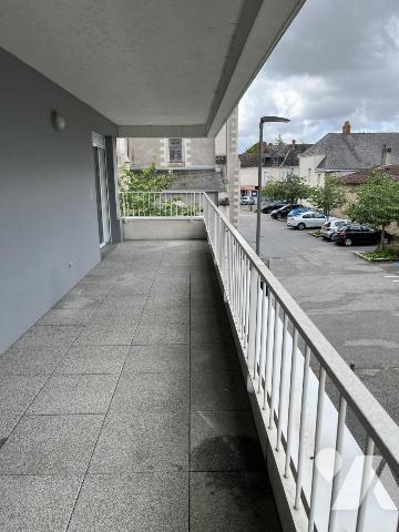 THOUARE-SUR-LOIRE. plein centre dans immeuble de 2014 - T3 avec balcon . Box et Parking. Libre
