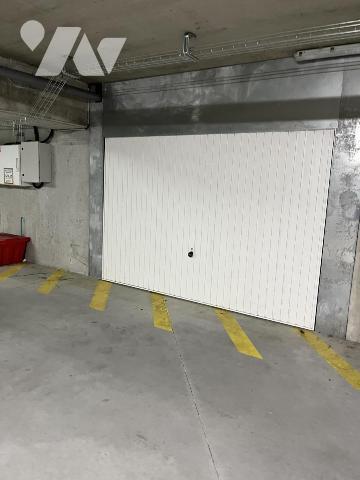 THOUARE-SUR-LOIRE. plein centre dans immeuble de 2014 - T3 avec balcon . Box et Parking. Libre