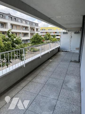 THOUARE-SUR-LOIRE. plein centre dans immeuble de 2014 - T3 avec balcon . Box et Parking. Libre