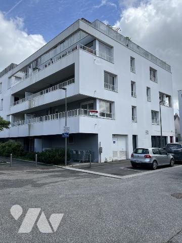 THOUARE-SUR-LOIRE. plein centre dans immeuble de 2014 - T3 avec balcon . Box et Parking. Libre