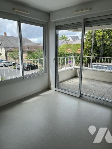 THOUARE-SUR-LOIRE. plein centre dans immeuble de 2014 - T3 avec balcon . Box et Parking. Libre