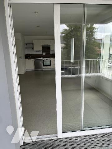 THOUARE-SUR-LOIRE. plein centre dans immeuble de 2014 - T3 avec balcon . Box et Parking. Libre