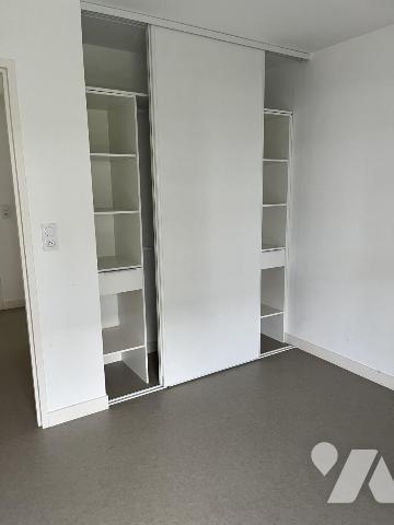 THOUARE-SUR-LOIRE. plein centre dans immeuble de 2014 - T3 avec balcon . Box et Parking. Libre