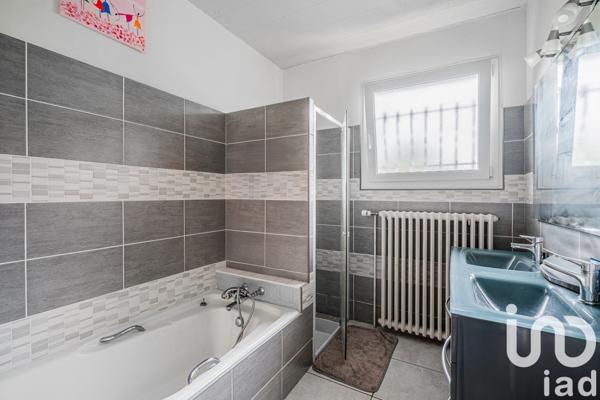 Maison 10 pièces de 273 m² à Vinay (38470)