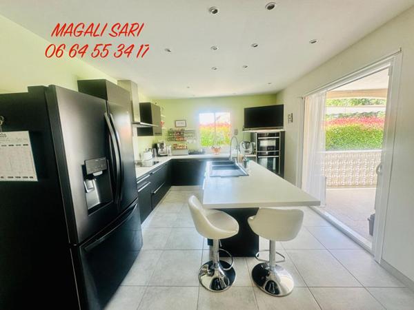 Villa Saint Hilaire De Brethmas 6 pièce(s) 158 m2 + Piscine