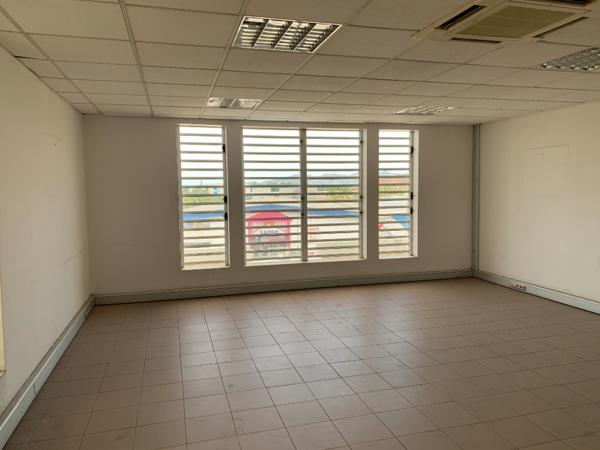 Achat local commercial près de Fort-de-France - 2500 m² - 2 500 000 €