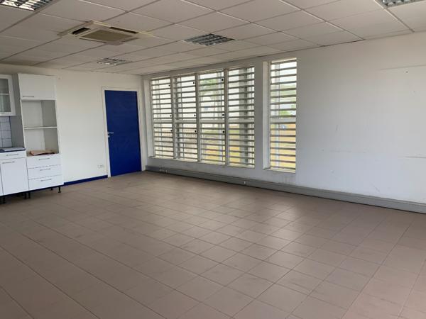 Achat local commercial près de Fort-de-France - 2500 m² - 2 500 000 €