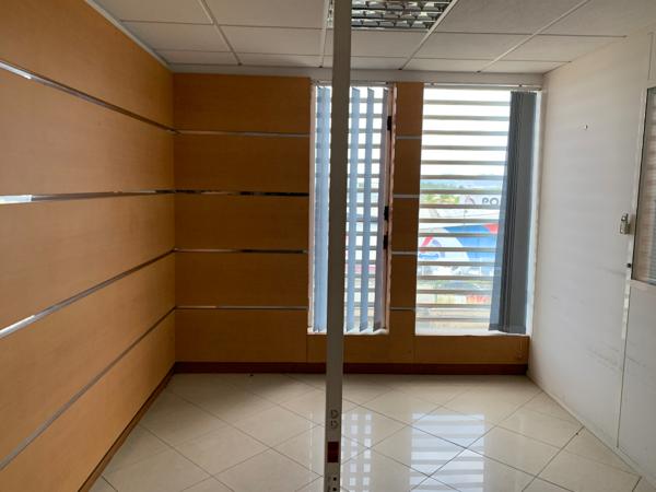 Achat local commercial près de Fort-de-France - 2500 m² - 2 500 000 €