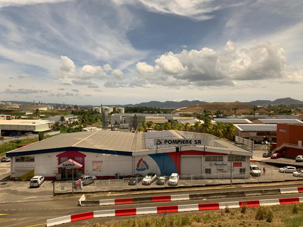 Achat local commercial près de Fort-de-France - 2500 m² - 2 500 000 €