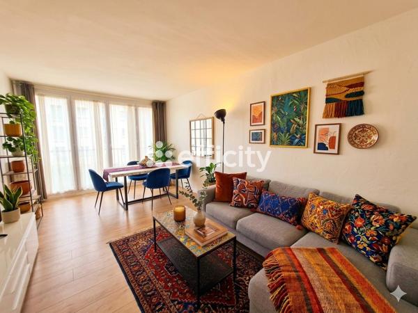 Appartement
         2 pièces
        - 47 m² 288 000 € *