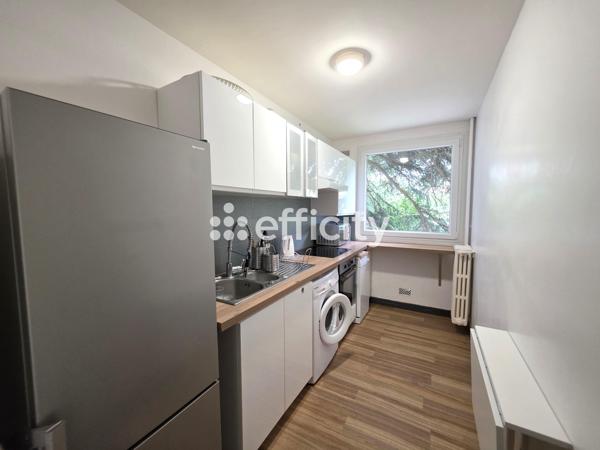 Appartement
         2 pièces
        - 47 m² 288 000 € *
