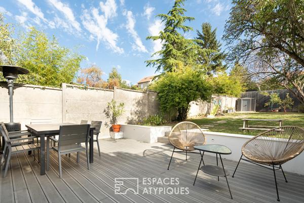 Maison contemporaine avec jardin et terrasse