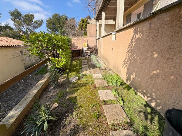 Les Pennes Mirabeau - T4 de 88m2 + dépendance de 39m2 + annexe sur parcelle de 187m2 au calme absolu