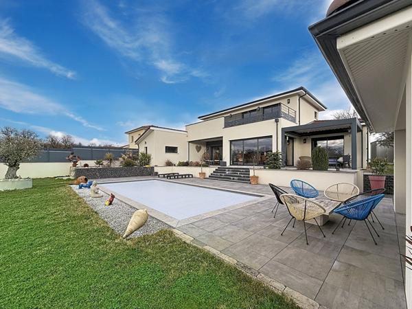 Maison contemporaine de standing,158 m², Terrain 1 540 m² ,Piscine -Faramans