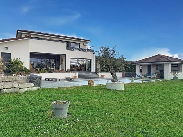 Maison contemporaine de standing,158 m², Terrain 1 540 m² ,Piscine -Faramans