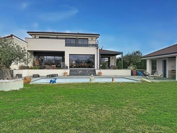 Maison contemporaine de standing,158 m², Terrain 1 540 m² ,Piscine -Faramans