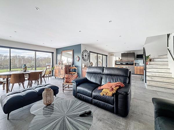 Maison contemporaine de standing,158 m², Terrain 1 540 m² ,Piscine -Faramans