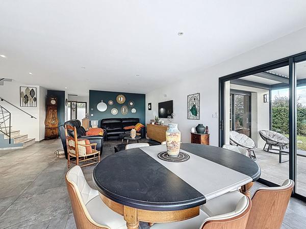 Maison contemporaine de standing,158 m², Terrain 1 540 m² ,Piscine -Faramans