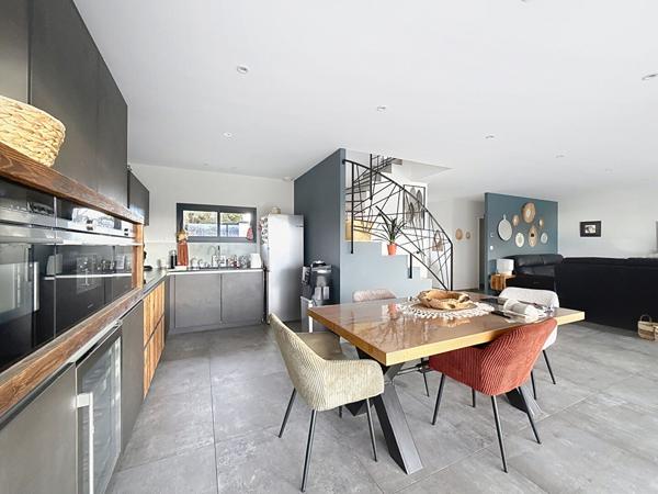 Maison contemporaine de standing,158 m², Terrain 1 540 m² ,Piscine -Faramans