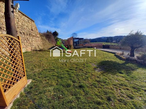 DPE satisfaisant, grande surface habitable et de dépendances