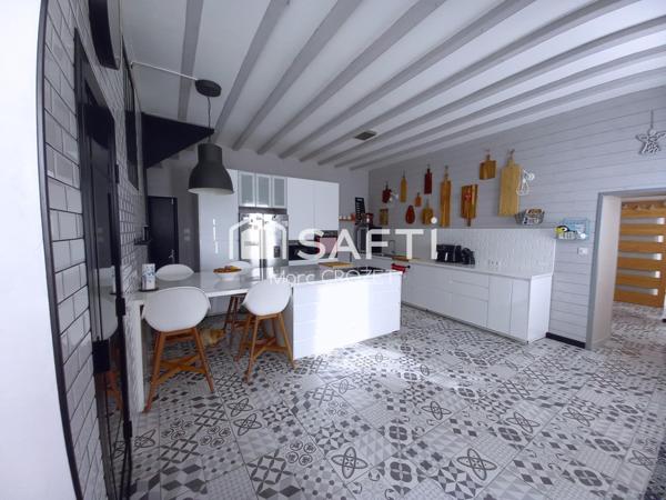 DPE satisfaisant, grande surface habitable et de dépendances