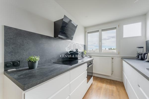T3 traversant, refait à neuf, dernier etage