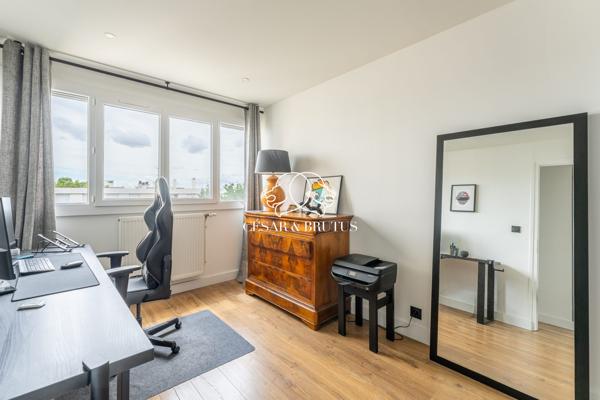 T3 traversant, refait à neuf, dernier etage