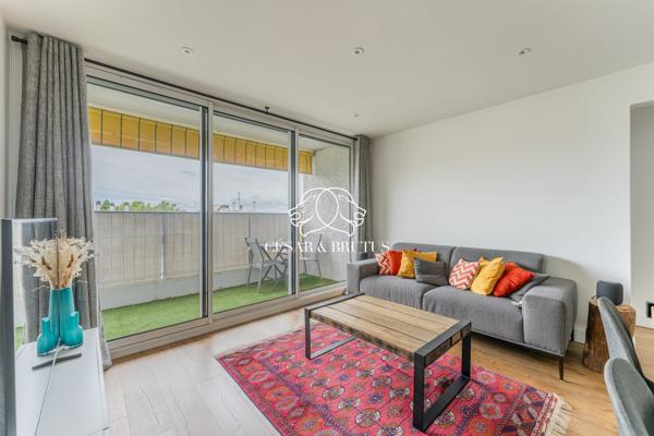 T3 traversant, refait à neuf, dernier etage
