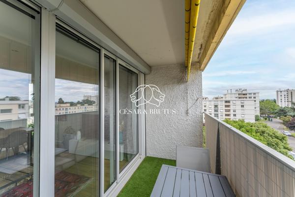 T3 traversant, refait à neuf, dernier etage