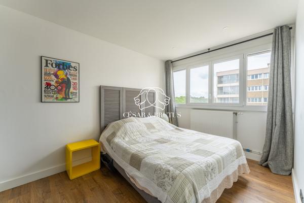 T3 traversant, refait à neuf, dernier etage