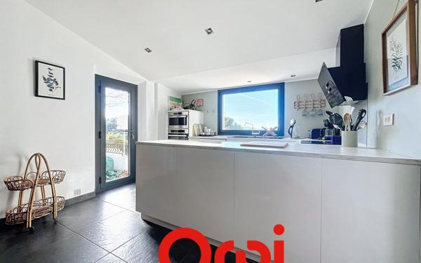 Maison à vendre    6 pièces •  Le Beausset