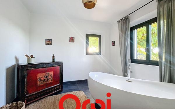 Maison à vendre    6 pièces •  Le Beausset