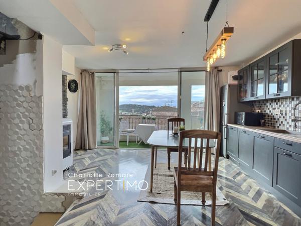 Rians (83560) MAISON DE VILLAGE AVEC BALCON ET VUE