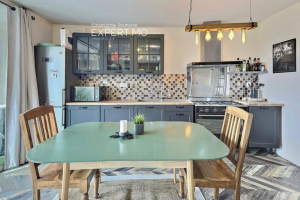 Rians (83560) MAISON DE VILLAGE AVEC BALCON ET VUE