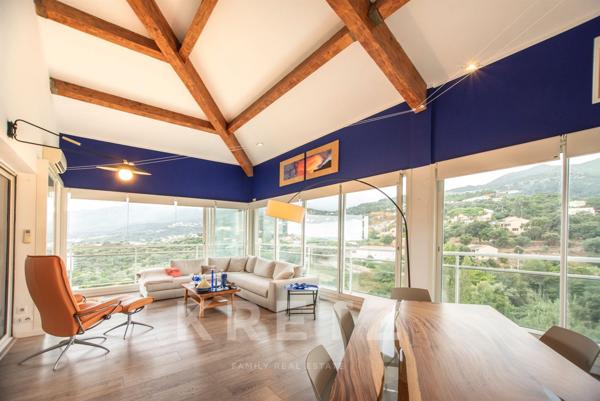 Appartement en Duplex de 188m2 en dernier étage à Bastia - Vue mer et montagne