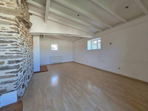 En exclusivité ? T2 bis de 67 m² avec extérieur privatif d'environ 110 m²
