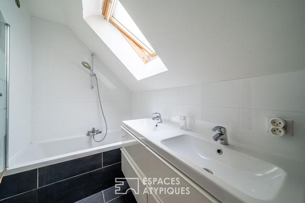 Maison contemporaine avec terrasse arborée