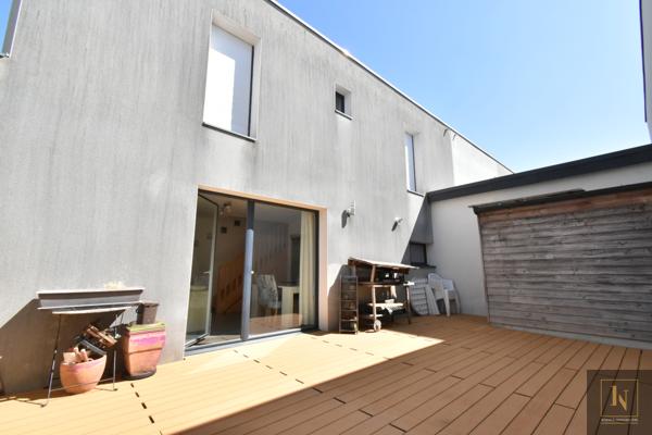 Maison
                                                                                                                                                                                                                                                                                                                        3 pièce(s)                                                                                                                                                                                                          2 chambre(s)                                                                                                                                                                                                          67  m²