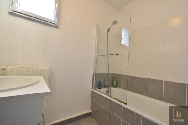 Maison
                                                                                                                                                                                                                                                                                                                        3 pièce(s)                                                                                                                                                                                                          2 chambre(s)                                                                                                                                                                                                          67  m²