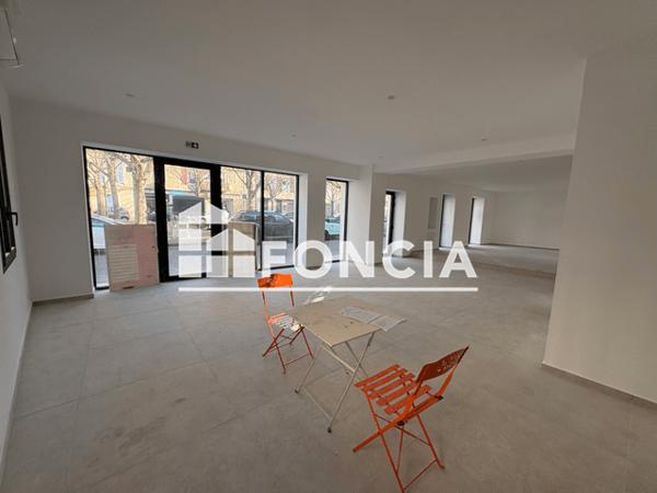 Location Local commercial 1 pièce 102.4 m² - Nîmes 30000