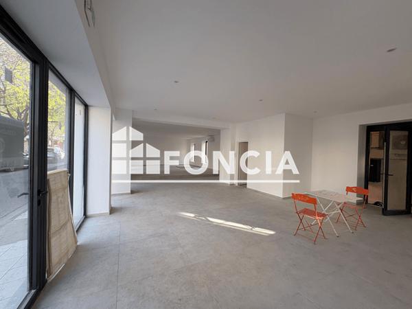 Location Local commercial 1 pièce 102.4 m² - Nîmes 30000