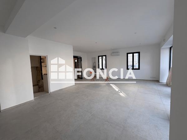 Location Local commercial 1 pièce 102.4 m² - Nîmes 30000
