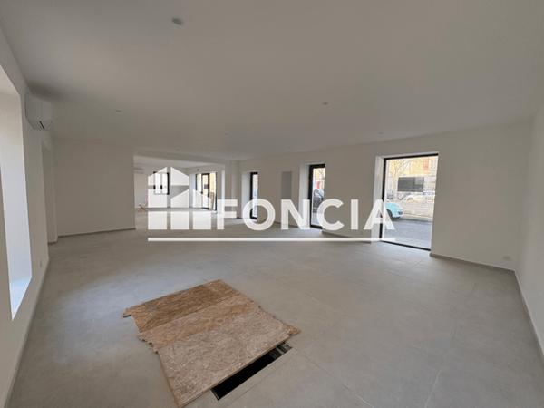 Location Local commercial 1 pièce 102.4 m² - Nîmes 30000