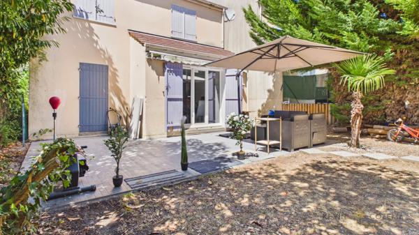 Maison familiale de 100 m² avec double garage, jardin