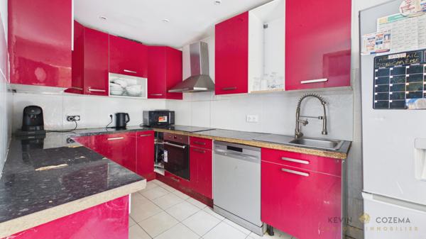 Maison familiale de 100 m² avec double garage, jardin