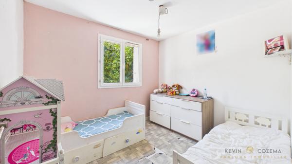 Maison familiale de 100 m² avec double garage, jardin