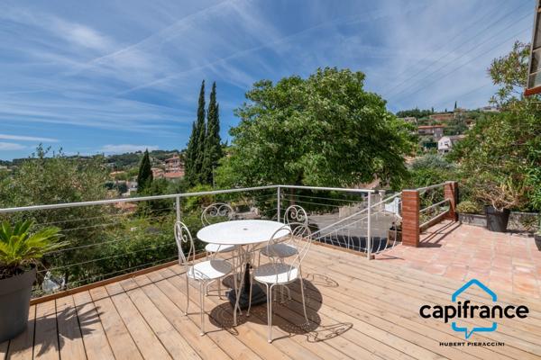 83 Ollioules La Courtine, Maison entierement rénovée avec goût, de 123 m2 (avec un studio) sur 386 m2 stationnement facile